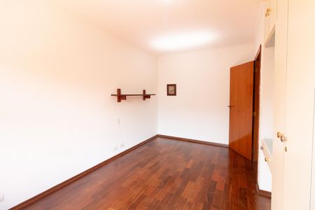 Casa à venda com 410m², 4 quartos e 6 vagas Casa à venda com 410m², 4 quartos e 6 vagasQuarto 4