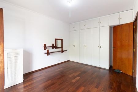 Casa à venda com 410m², 4 quartos e 6 vagas Casa à venda com 410m², 4 quartos e 6 vagasQuarto 2