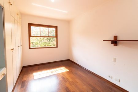 Casa à venda com 410m², 4 quartos e 6 vagas Casa à venda com 410m², 4 quartos e 6 vagasQuarto 4