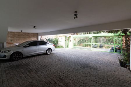 Casa à venda com 410m², 4 quartos e 6 vagas Casa à venda com 410m², 4 quartos e 6 vagasÁrea comum