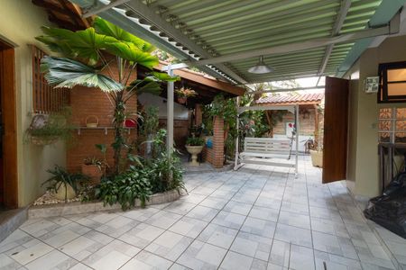 Casa à venda com 410m², 4 quartos e 6 vagas Casa à venda com 410m², 4 quartos e 6 vagasÁrea comum