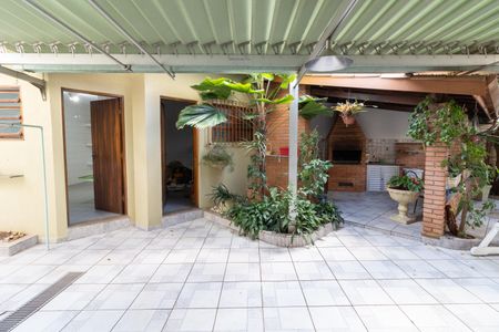 Casa à venda com 410m², 4 quartos e 6 vagas Casa à venda com 410m², 4 quartos e 6 vagasÁrea comum