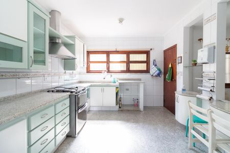 Casa à venda com 410m², 4 quartos e 6 vagas Casa à venda com 410m², 4 quartos e 6 vagasCozinha