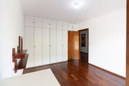 Casa à venda com 410m², 4 quartos e 6 vagas Casa à venda com 410m², 4 quartos e 6 vagasQuarto 2