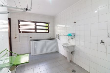 Casa à venda com 410m², 4 quartos e 6 vagas Casa à venda com 410m², 4 quartos e 6 vagasÁrea de Serviço