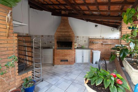 Casa à venda com 410m², 4 quartos e 6 vagas Casa à venda com 410m², 4 quartos e 6 vagasÁrea comum