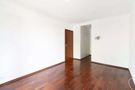 Casa à venda com 410m², 4 quartos e 6 vagas Casa à venda com 410m², 4 quartos e 6 vagasQuarto 3