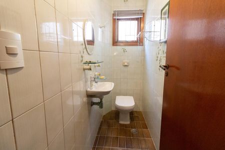 Casa à venda com 410m², 4 quartos e 6 vagas Casa à venda com 410m², 4 quartos e 6 vagasBanheiro de Serviço