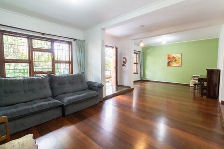 Casa à venda com 410m², 4 quartos e 6 vagas Casa à venda com 410m², 4 quartos e 6 vagasSala