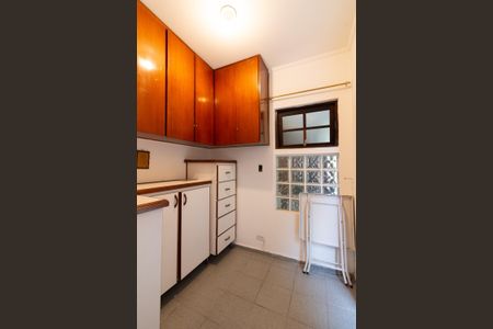 Casa à venda com 410m², 4 quartos e 6 vagas Casa à venda com 410m², 4 quartos e 6 vagasÁrea comum