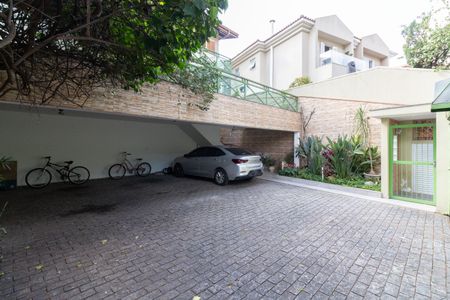 Casa à venda com 410m², 4 quartos e 6 vagas Casa à venda com 410m², 4 quartos e 6 vagasÁrea comum