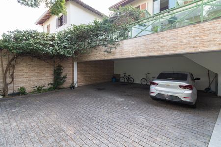 Casa à venda com 410m², 4 quartos e 6 vagas Casa à venda com 410m², 4 quartos e 6 vagasvÁrea comum