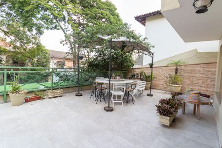 Casa à venda com 410m², 4 quartos e 6 vagas Casa à venda com 410m², 4 quartos e 6 vagasÁrea comum