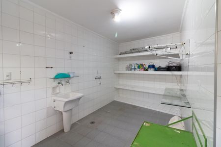 Casa à venda com 410m², 4 quartos e 6 vagas Casa à venda com 410m², 4 quartos e 6 vagasÁrea de Serviço