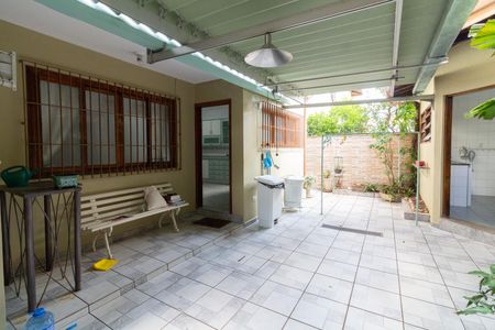 Casa à venda com 410m², 4 quartos e 6 vagas Casa à venda com 410m², 4 quartos e 6 vagasÁrea comum