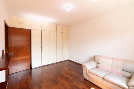 Casa à venda com 410m², 4 quartos e 6 vagas Casa à venda com 410m², 4 quartos e 6 vagasQuarto 4