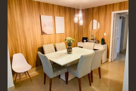 Apartamento à venda com 102m², 3 quartos e 1 vagaSala