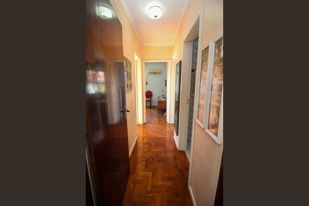 Casa à venda com 220m², 4 quartos e 2 vagasCorredor