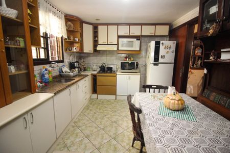 Casa à venda com 220m², 4 quartos e 2 vagasCozinha