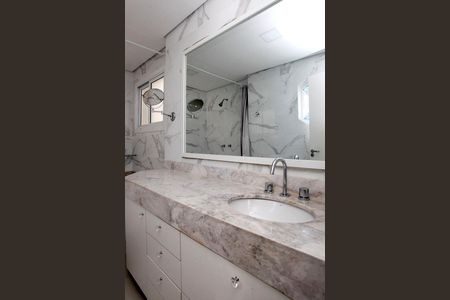 Casa à venda com 300m², 5 quartos e 5 vagasBanheiro Quarto 3 Suíte