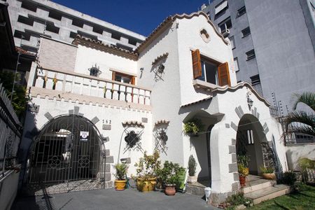 Casa à venda com 300m², 5 quartos e 5 vagasFachada