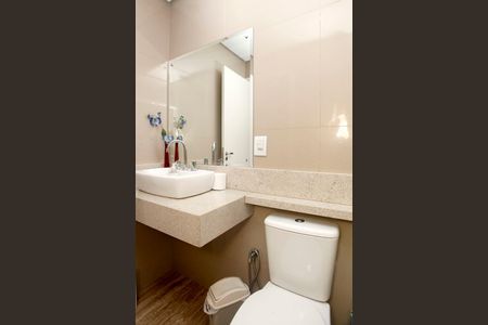 Casa à venda com 300m², 5 quartos e 5 vagasBanheiro 4