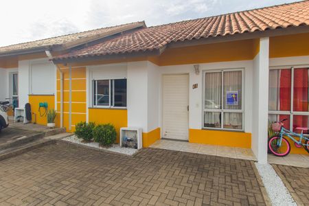 Casa de condomínio para alugar com 55m², 2 quartos e 2 vagas Casa de condomínio para alugar com 55m², 2 quartos e 2 vagasFachada da casa