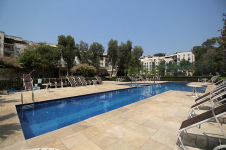 Apartamento à venda com 86m², 4 quartos e 2 vagas Apartamento à venda com 86m², 4 quartos e 2 vagasÁrea comum - Piscina