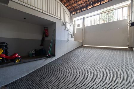 Casa à venda com 130m², 2 quartos e 3 vagas Casa à venda com 130m², 2 quartos e 3 vagasEntrada