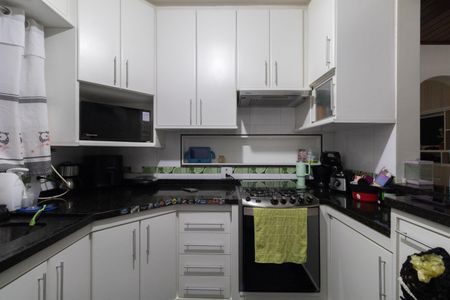 Casa à venda com 130m², 2 quartos e 3 vagas Casa à venda com 130m², 2 quartos e 3 vagasCozinha