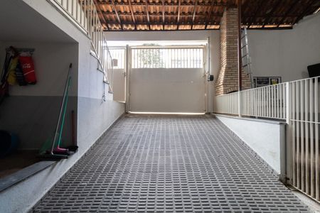 Casa à venda com 130m², 2 quartos e 3 vagas Casa à venda com 130m², 2 quartos e 3 vagasEntrada