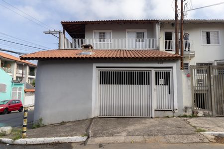 Casa à venda com 130m², 2 quartos e 3 vagas Casa à venda com 130m², 2 quartos e 3 vagasFachada