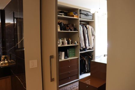 Apartamento à venda com 210m², 3 quartos e 2 vagasCloset da suíte 2