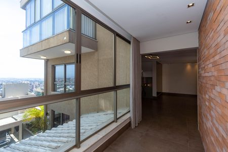 Casa de condomínio à venda com 292m², 3 quartos e 2 vagas Casa de condomínio à venda com 292m², 3 quartos e 2 vagasVaranda da Sala