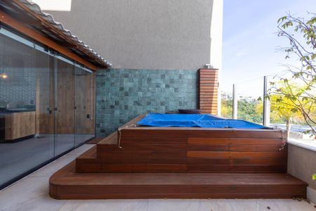 Casa de condomínio à venda com 292m², 3 quartos e 2 vagas Casa de condomínio à venda com 292m², 3 quartos e 2 vagasÁrea comum - Piscina