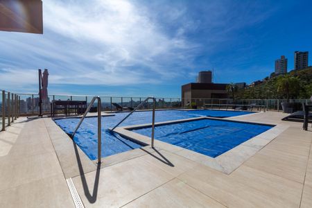 Casa de condomínio à venda com 292m², 3 quartos e 2 vagas Casa de condomínio à venda com 292m², 3 quartos e 2 vagasÁrea comum - Piscina