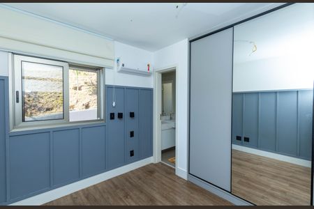 Casa de condomínio à venda com 292m², 3 quartos e 2 vagas Casa de condomínio à venda com 292m², 3 quartos e 2 vagasQuarto