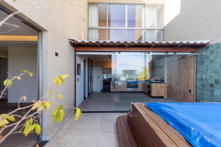 Casa de condomínio à venda com 292m², 3 quartos e 2 vagas Casa de condomínio à venda com 292m², 3 quartos e 2 vagasÁrea comum - Piscina