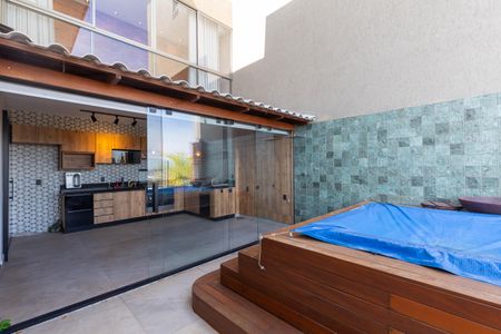 Casa de condomínio à venda com 292m², 3 quartos e 2 vagas Casa de condomínio à venda com 292m², 3 quartos e 2 vagasÁrea comum - Piscina