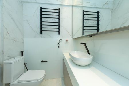 Casa de condomínio à venda com 292m², 3 quartos e 2 vagas Casa de condomínio à venda com 292m², 3 quartos e 2 vagasBanheiro da Suíte