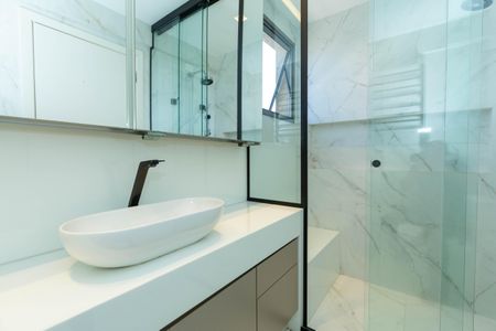 Casa de condomínio à venda com 292m², 3 quartos e 2 vagas Casa de condomínio à venda com 292m², 3 quartos e 2 vagasBanheiro da Suíte