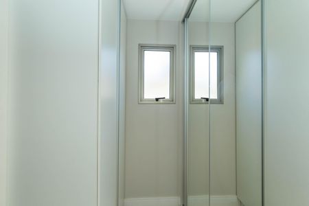 Casa de condomínio à venda com 292m², 3 quartos e 2 vagas Casa de condomínio à venda com 292m², 3 quartos e 2 vagasCloset da Suíte