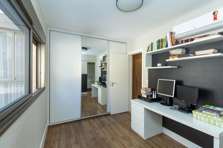 Casa de condomínio à venda com 292m², 3 quartos e 2 vagas Casa de condomínio à venda com 292m², 3 quartos e 2 vagasQuarto 2