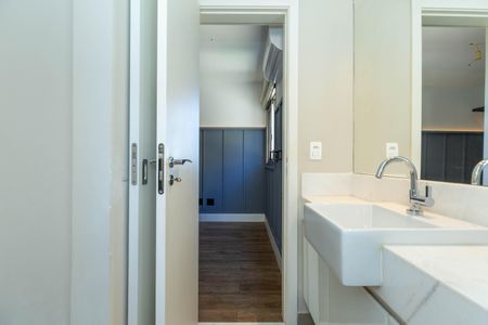 Casa de condomínio à venda com 292m², 3 quartos e 2 vagas Casa de condomínio à venda com 292m², 3 quartos e 2 vagasBanheiro