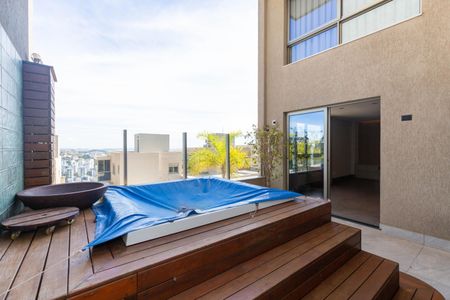 Casa de condomínio à venda com 292m², 3 quartos e 2 vagas Casa de condomínio à venda com 292m², 3 quartos e 2 vagasÁrea comum - Piscina