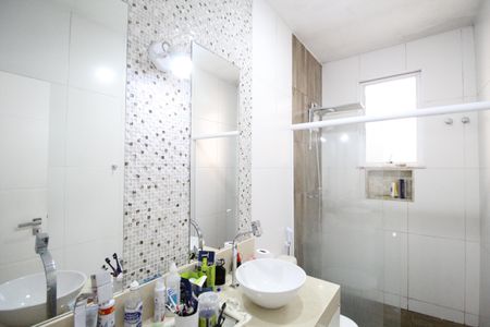 Casa de condomínio à venda com 200m², 4 quartos e 2 vagasBanheiro da suíte