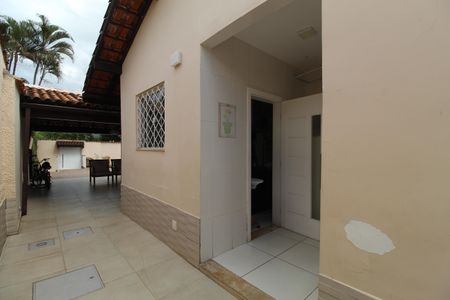 Casa de condomínio à venda com 200m², 4 quartos e 2 vagasLateral da casa