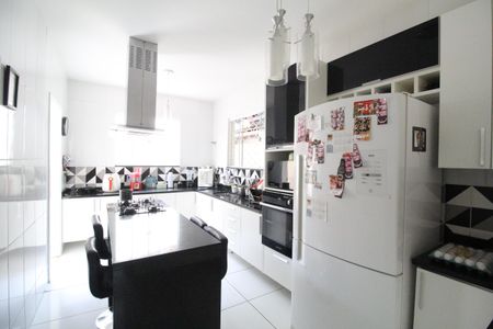 Casa de condomínio à venda com 200m², 4 quartos e 2 vagasCozinha