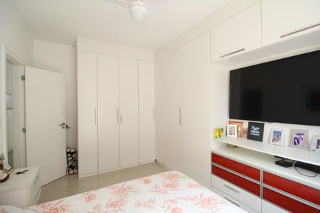 Casa de condomínio à venda com 200m², 4 quartos e 2 vagasSuíte