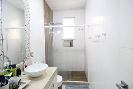 Casa de condomínio à venda com 200m², 4 quartos e 2 vagasBanheiro da suíte